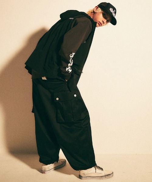 EFFECTEN（エフェクテン）の「mcg3409- Scrap logo hood vest フードベスト（ベスト・メンズ・ブラック・M/L）」の5枚目の写真