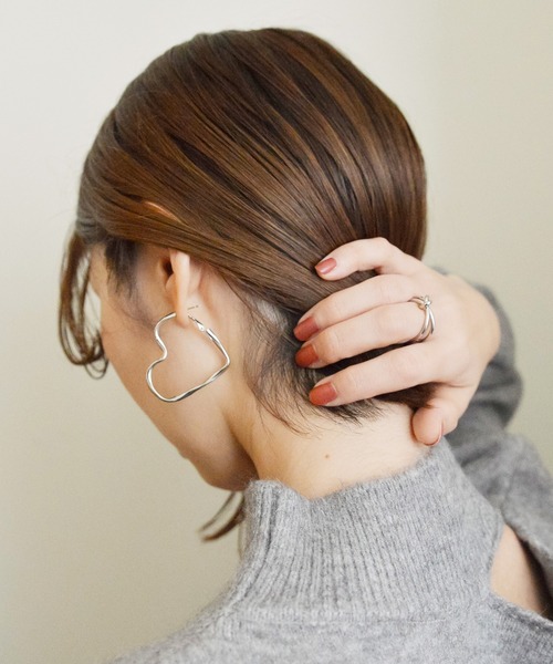 styiro（スタイロ）の「ニッケルフリー ビッグハートフープピアス（ピアス（両耳用）・レディース・シルバー/シルバー系2/ゴールド・FREE）」の6枚目の写真