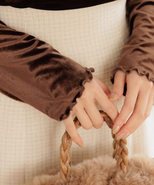 flower(フラワー)の「グロッシーベロアトップ(Tシャツ/カットソー・レディース・アイボリー/ブラウン・FREE)」の20枚目の写真