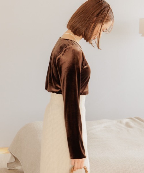 flower(フラワー)の「グロッシーベロアトップ(Tシャツ/カットソー・レディース・アイボリー/ブラウン・FREE)」の13枚目の写真