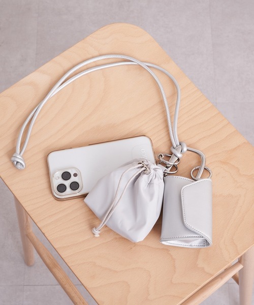 Chico（チコ）の「【2024SS】ナイロンポーチ付スマホショルダー（スマホグッズ・レディース・シルバー/ブラック/アイボリー・FREE）」の3枚目の写真