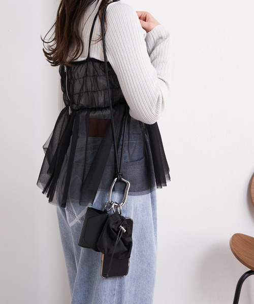 Chico（チコ）の「【2024SS】ナイロンポーチ付スマホショルダー（スマホグッズ・レディース・シルバー/ブラック/アイボリー・FREE）」の2枚目の写真