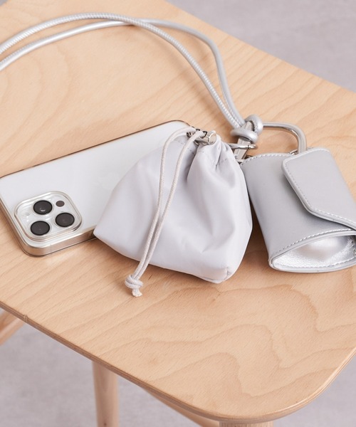 Chico（チコ）の「【2024SS】ナイロンポーチ付スマホショルダー（スマホグッズ・レディース・シルバー/ブラック/アイボリー・FREE）」の7枚目の写真