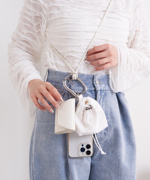 Chico（チコ）の「【2024SS】ナイロンポーチ付スマホショルダー（スマホグッズ・レディース・シルバー/ブラック/アイボリー・FREE）」の5枚目の写真