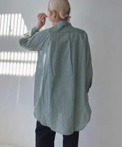AS KNOW AS plus（アズノゥアズプラス）の「◎刺繍レース切替えチュニック（チュニック・レディース・オフホワイト/ブラック/グリーン系・FREE）」の13枚目の写真