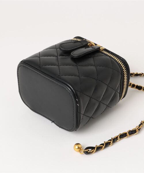 clear(クリア)の「キルティングバニティバッグ≪2024SS≫(ショルダーバッグ・レディース・ブラック/シルバー/オフホワイト・F)」の7枚目の写真