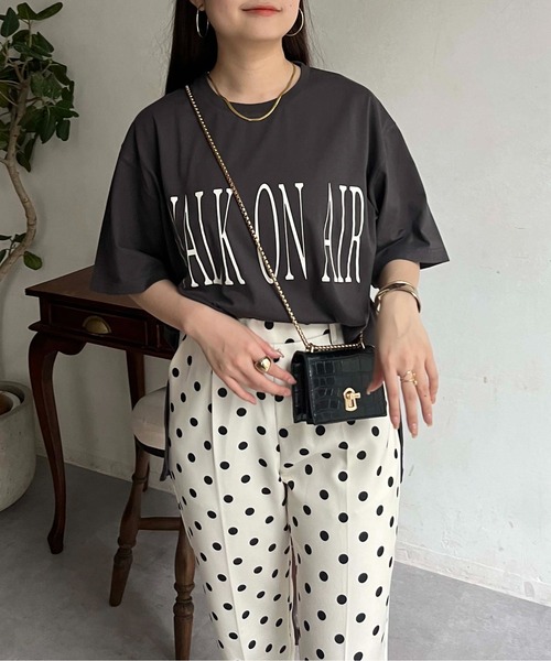 prose verse(プロズヴェール)の「BIGロゴラウンドヘムTシャツ(Tシャツ/カットソー・レディース・グレー/オフホワイト/チャコールグレー・MEDIUM)」の4枚目の写真