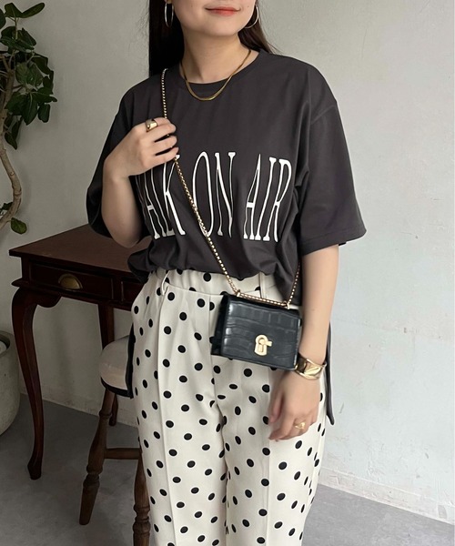 prose verse(プロズヴェール)の「BIGロゴラウンドヘムTシャツ(Tシャツ/カットソー・レディース・グレー/オフホワイト/チャコールグレー・MEDIUM)」の7枚目の写真