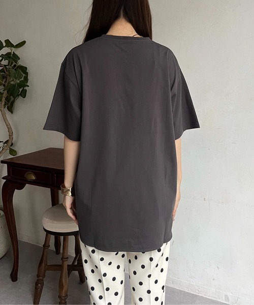 prose verse(プロズヴェール)の「BIGロゴラウンドヘムTシャツ(Tシャツ/カットソー・レディース・グレー/オフホワイト/チャコールグレー・MEDIUM)」の16枚目の写真