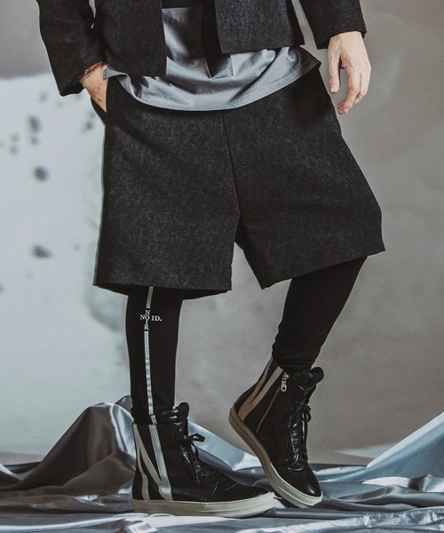 NO ID.（ノーアイディ）の「【NO ID.】Baggy Half Trousers / バギー ハーフ トラウザーズ（スラックス・メンズ・ブラック/グレー・2/1）」の2枚目の写真