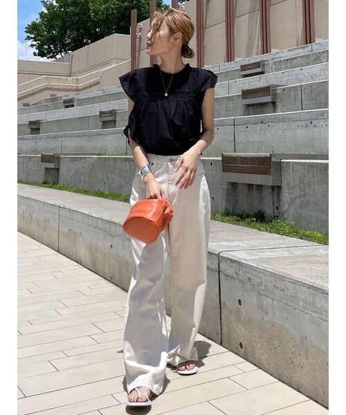 Ungrid（アングリッド）の「コットンノースリフリルブラウス（シャツ/ブラウス・レディース・ブラック/オフホワイト/オレンジ・FREE）」の11枚目の写真