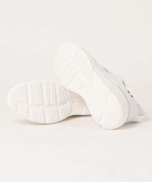 le coq sportif（ルコックスポルティフ）の「le coq sportif ルコックスポルティフ LCS LOIR【手を使わずさっと履ける/撥水/軽量/幅広3E】レディーススニーカー(LCSロワール)（スニーカー・レディース・ブラック/ホワイト・22.5cm/23.5cm/24.5cm/23.0cm/24.0cm/25.0cm）」の4枚目の写真