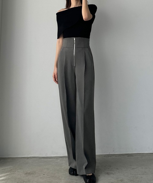 Louere（ルエレ）の「フロントジップハイウエストタックパンツ