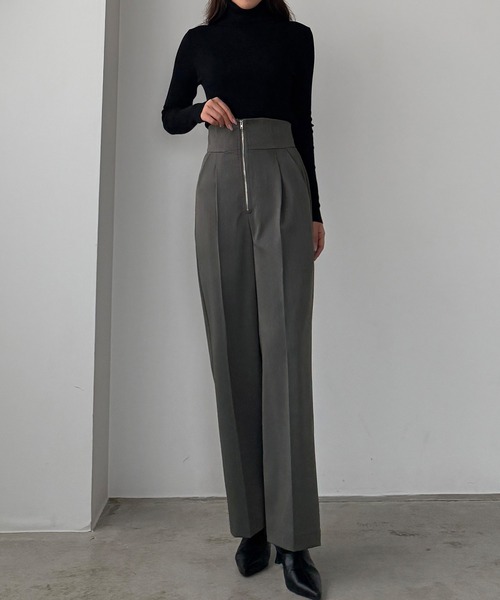 Louere（ルエレ）の「フロントジップハイウエストタックパンツ[高身長サイズMT/低身長サイズS有り]（スラックス・レディース・ブラック/アイボリー/チャコール/ライトベージュ/ブラウン/ネイビー/ライトグレー・SMALL/MEDIUM/LARGE/X-LARGE/MT）」の14枚目の写真