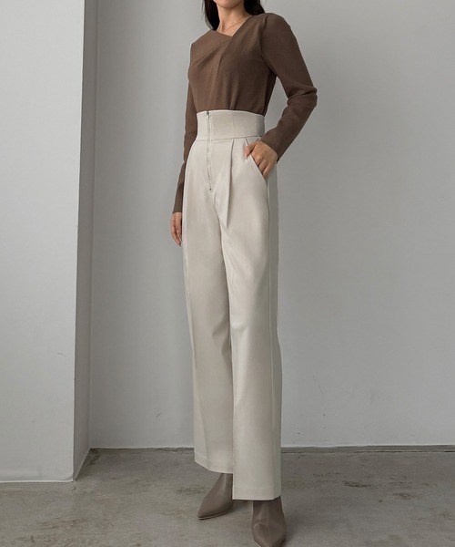 Louere（ルエレ）の「フロントジップハイウエストタックパンツ[高身長サイズMT/低身長サイズS有り]（スラックス・レディース・ブラック/アイボリー/チャコール/ライトベージュ/ブラウン/ネイビー/ライトグレー・SMALL/MEDIUM/LARGE/X-LARGE/MT）」の12枚目の写真