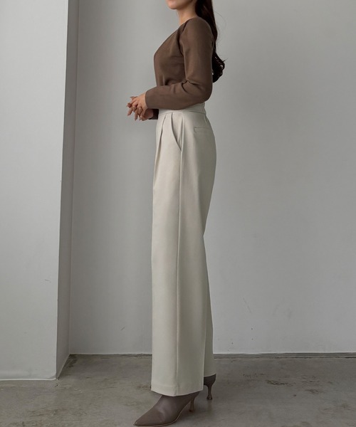 Louere（ルエレ）の「フロントジップハイウエストタックパンツ[高身長サイズMT/低身長サイズS有り]（スラックス・レディース・ブラック/アイボリー/チャコール/ライトベージュ/ブラウン/ネイビー/ライトグレー・SMALL/MEDIUM/LARGE/X-LARGE/MT）」の13枚目の写真