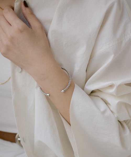 ear PAPILLONNER（イアパピヨネ）の「《金属アレルギー/ステンレス》ツイストバングル（バングル/リストバンド・レディース・シルバー/ゴールド・FREE）」の8枚目の写真