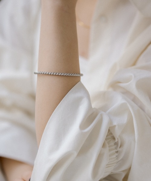 ear PAPILLONNER（イアパピヨネ）の「《金属アレルギー/ステンレス》ツイストバングル（バングル/リストバンド・レディース・シルバー/ゴールド・FREE）」の10枚目の写真