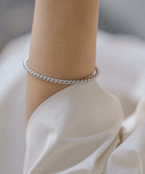 ear PAPILLONNER（イアパピヨネ）の「《金属アレルギー/ステンレス》ツイストバングル（バングル/リストバンド・レディース・シルバー/ゴールド・FREE）」の11枚目の写真