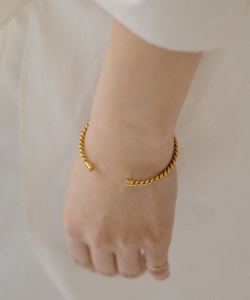 ear PAPILLONNER（イアパピヨネ）の「《金属アレルギー/ステンレス》ツイストバングル（バングル/リストバンド・レディース・シルバー/ゴールド・FREE）」の16枚目の写真