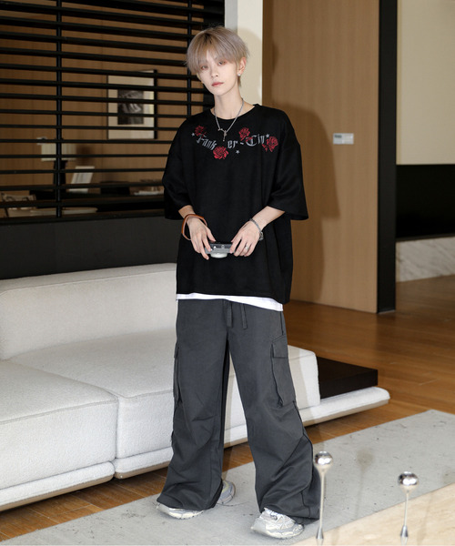 neos（ネオス）の「【neos】ルーズシルエット フェイクスウェード 薔薇 ローズ 刺繍 ロゴ ハーフスリーブ Tシャツ（Tシャツ/カットソー・メンズ・ブラック/ブラウン/グリーン・MEDIUM/LARGE/X-LARGE）」の5枚目の写真