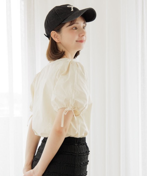 flower(フラワー)の「リボンエンブロイダリーブラウス(シャツ/ブラウス・レディース・アイボリー/ブルー・FREE)」の18枚目の写真