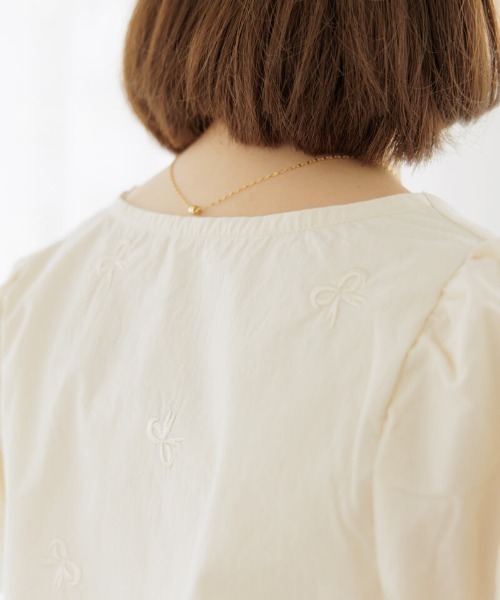 flower(フラワー)の「リボンエンブロイダリーブラウス(シャツ/ブラウス・レディース・アイボリー/ブルー・FREE)」の11枚目の写真