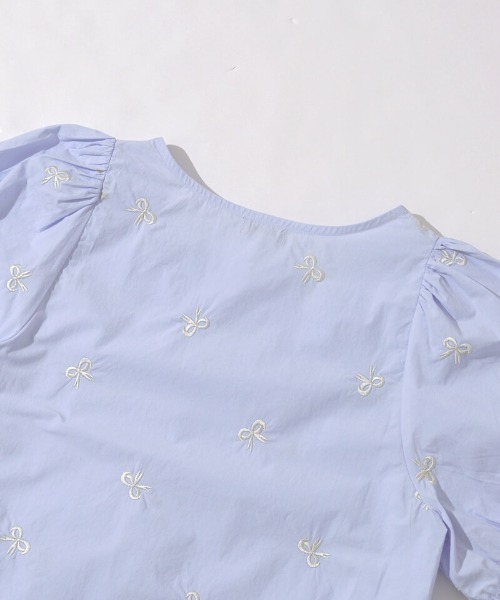 flower(フラワー)の「リボンエンブロイダリーブラウス(シャツ/ブラウス・レディース・アイボリー/ブルー・FREE)」の22枚目の写真