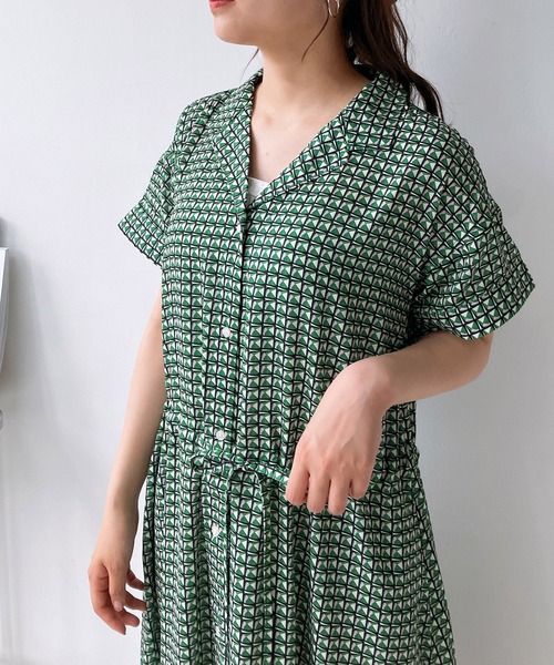 AS KNOW AS plus（アズノゥアズプラス）の「◎ウエスト結び開襟ワンピ―ス（ワンピース・レディース・ブラック系/ベージュ系/グリーン系/ネイビー系/ブラック/サックスブルー/モカ/ネイビー/イエロー系・FREE）」の6枚目の写真