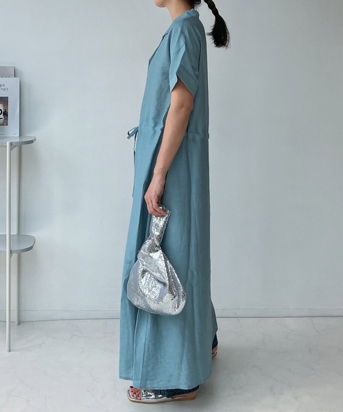 AS KNOW AS plus（アズノゥアズプラス）の「◎ウエスト結び開襟ワンピ―ス（ワンピース・レディース・ブラック系/ベージュ系/グリーン系/ネイビー系/ブラック/サックスブルー/モカ/ネイビー/イエロー系・FREE）」の21枚目の写真