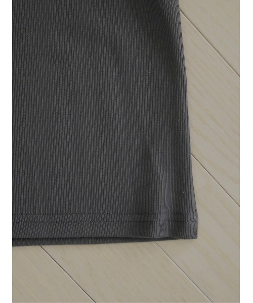 TRUNC(トランクエイティーエイト)の「Rib Back Cross Camisole(キャミソール・レディース・チャコールグレー/ブラック/アイボリー・FREE)」の4枚目の写真