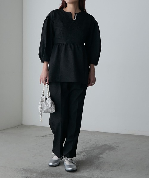 BONLECILL noir（ボンルシールノワール）の「【BONLECILL noir】2way膨れジャガードリボンペプラムブラウス＆テーパードパンツ セット（パンツドレス・レディース・オリーブ系/ホワイト系/ブラック・S-M/M-L）」の20枚目の写真