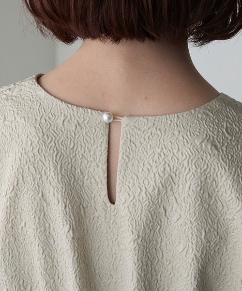 BONLECILL noir（ボンルシールノワール）の「【BONLECILL noir】2way膨れジャガードリボンペプラムブラウス＆テーパードパンツ セット（パンツドレス・レディース・オリーブ系/ホワイト系/ブラック・S-M/M-L）」の10枚目の写真