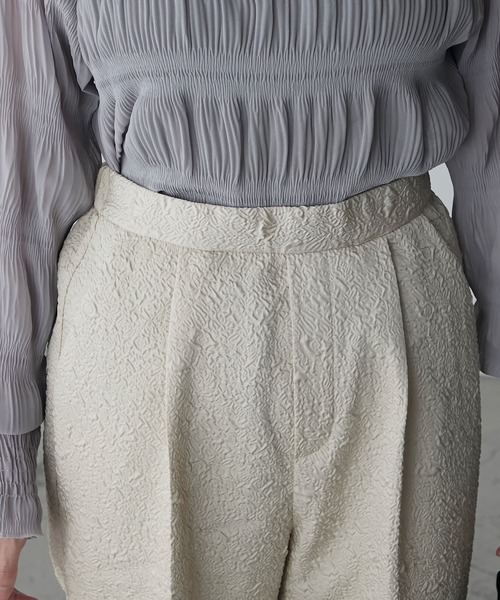 BONLECILL noir（ボンルシールノワール）の「【BONLECILL noir】2way膨れジャガードリボンペプラムブラウス＆テーパードパンツ セット（パンツドレス・レディース・オリーブ系/ホワイト系/ブラック・S-M/M-L）」の14枚目の写真