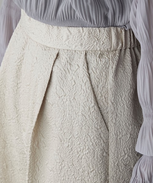 BONLECILL noir（ボンルシールノワール）の「【BONLECILL noir】2way膨れジャガードリボンペプラムブラウス＆テーパードパンツ セット（パンツドレス・レディース・オリーブ系/ホワイト系/ブラック・S-M/M-L）」の15枚目の写真