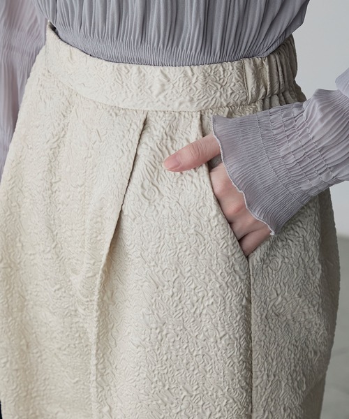 BONLECILL noir（ボンルシールノワール）の「【BONLECILL noir】2way膨れジャガードリボンペプラムブラウス＆テーパードパンツ セット（パンツドレス・レディース・オリーブ系/ホワイト系/ブラック・S-M/M-L）」の16枚目の写真