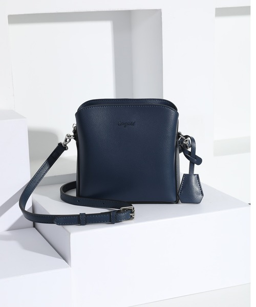 Ungrid(アングリッド)の「【Ungrid/アングリッド】カラーロゴ金具 キーハウス付きアオリポケットショルダーバッグ(ショルダーバッグ・レディース・アイボリー/ブルーグレー/グレイッシュベージュ/ワイン/ブラック/ネイビー/グレー・FREE)」の1枚目の写真