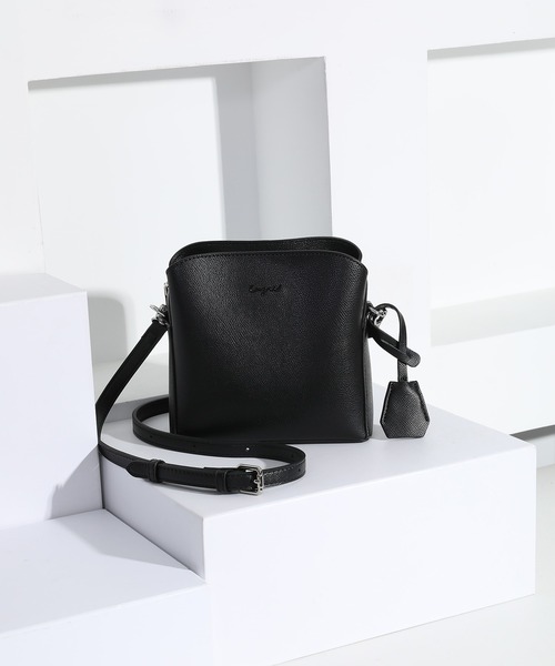 Ungrid(アングリッド)の「【Ungrid/アングリッド】カラーロゴ金具 キーハウス付きアオリポケットショルダーバッグ(ショルダーバッグ・レディース・アイボリー/ブルーグレー/グレイッシュベージュ/ワイン/ブラック/ネイビー/グレー・FREE)」の3枚目の写真