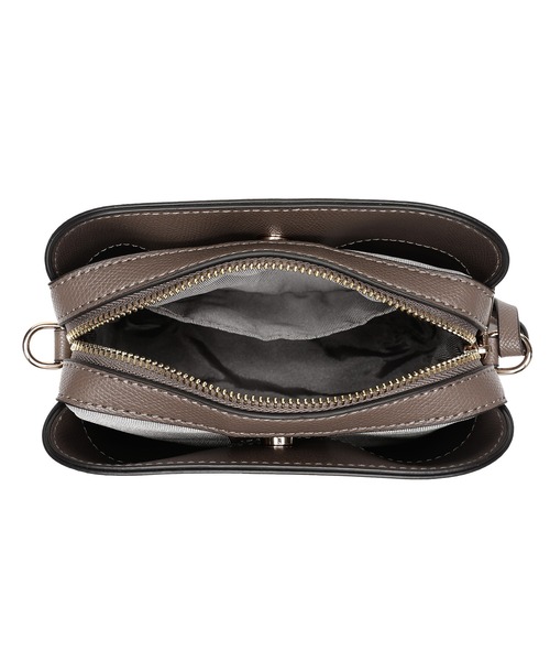 Ungrid(アングリッド)の「【Ungrid/アングリッド】カラーロゴ金具 キーハウス付きアオリポケットショルダーバッグ(ショルダーバッグ・レディース・アイボリー/ブルーグレー/グレイッシュベージュ/ワイン/ブラック/ネイビー/グレー・FREE)」の15枚目の写真