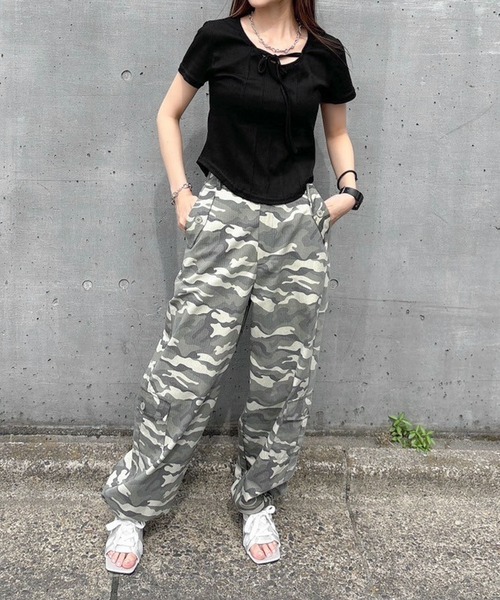 ENVYM(アンビー)の「ピンタックホルタートップス(Tシャツ/カットソー・レディース・ブラック/ホワイト・FREE)」の13枚目の写真