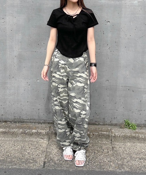 ENVYM(アンビー)の「ピンタックホルタートップス(Tシャツ/カットソー・レディース・ブラック/ホワイト・FREE)」の14枚目の写真