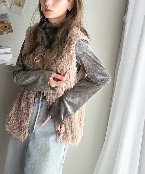 classicalelf(クラシカルエルフ)の「主役も引き立て役もこなす万能アイテム。前後2way シアーベロア ハイネックメロートップス(Tシャツ/カットソー・レディース・グレイッシュベージュ/ブラック/ブラウン/チャコール・X-LARGE/SMALL/MEDIUM/LARGE)」の12枚目の写真