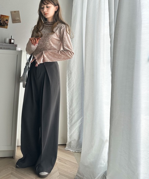 classicalelf(クラシカルエルフ)の「主役も引き立て役もこなす万能アイテム。前後2way シアーベロア ハイネックメロートップス(Tシャツ/カットソー・レディース・グレイッシュベージュ/ブラック/ブラウン/チャコール・X-LARGE/SMALL/MEDIUM/LARGE)」の7枚目の写真