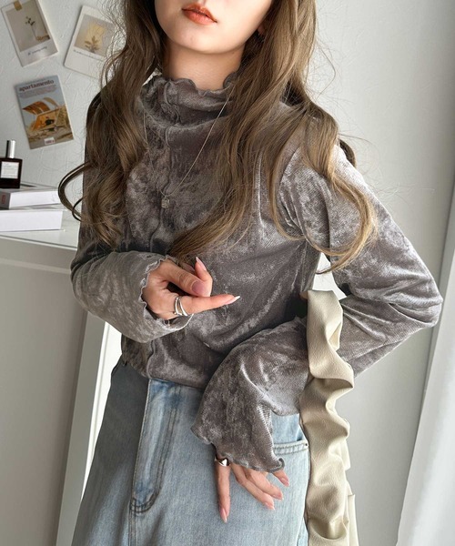 classicalelf(クラシカルエルフ)の「主役も引き立て役もこなす万能アイテム。前後2way シアーベロア ハイネックメロートップス(Tシャツ/カットソー・レディース・グレイッシュベージュ/ブラック/ブラウン/チャコール・X-LARGE/SMALL/MEDIUM/LARGE)」の14枚目の写真