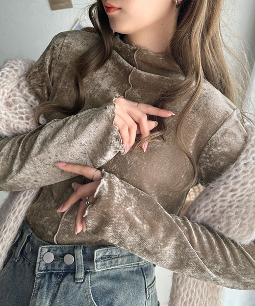 classicalelf(クラシカルエルフ)の「主役も引き立て役もこなす万能アイテム。前後2way シアーベロア ハイネックメロートップス(Tシャツ/カットソー・レディース・グレイッシュベージュ/ブラック/ブラウン/チャコール・X-LARGE/SMALL/MEDIUM/LARGE)」の19枚目の写真