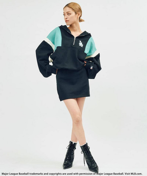BACK TO THE FIELD（バック トゥー ザ フィールド）の「【MLB】スウェットZIPドルマンバイカラーフーディーワンピース（ワンピース・レディース・ブラック/グレー/グリーン・FREE）」の4枚目の写真