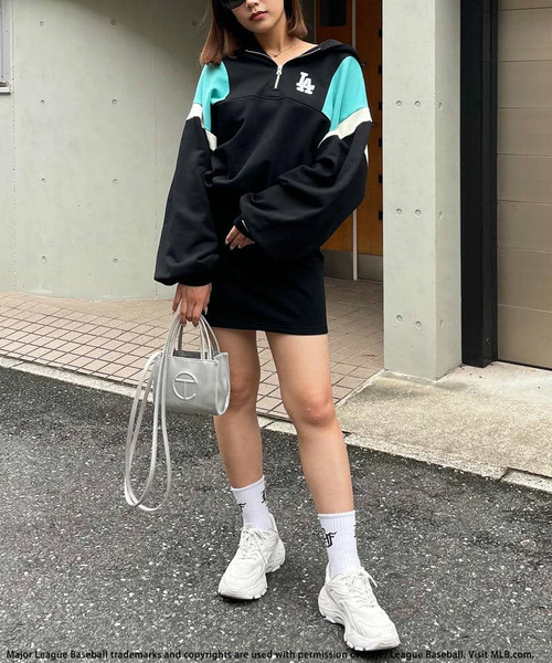 BACK TO THE FIELD（バック トゥー ザ フィールド）の「【MLB】スウェットZIPドルマンバイカラーフーディーワンピース（ワンピース・レディース・ブラック/グレー/グリーン・FREE）」の6枚目の写真