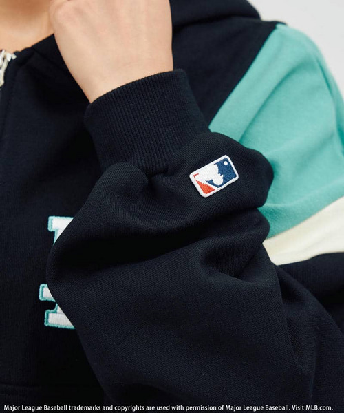 BACK TO THE FIELD（バック トゥー ザ フィールド）の「【MLB】スウェットZIPドルマンバイカラーフーディーワンピース（ワンピース・レディース・ブラック/グレー/グリーン・FREE）」の12枚目の写真