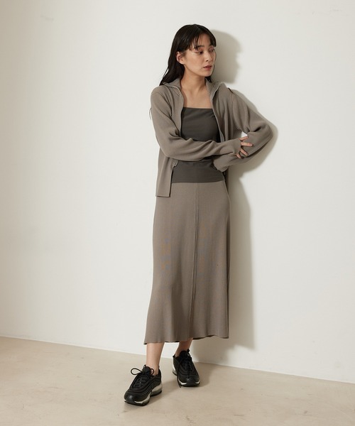 NERGY(ナージー)の「カシミアシルクカップ付きキャミソール(キャミソール・レディース・オレンジ/チャコールグレー/オフホワイト/ブラック・FREE)」の10枚目の写真