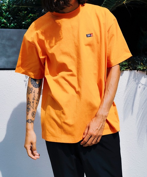 【セール】DESIGN TEE/ROIAL(ロイアル)スタンダードフィットワンポイントブランドロゴ半袖カットソー（Tシャツ/カットソー）｜roial（ロイアル）